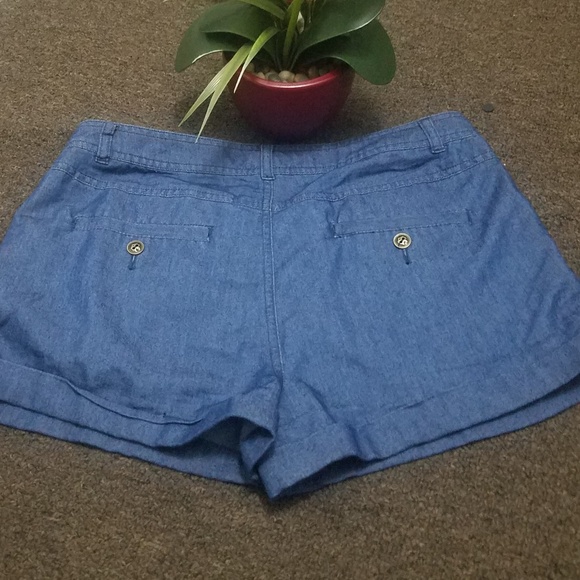 Forever 21 Short - Picture 3 of 4